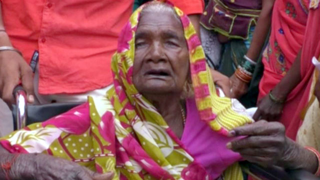 104 वर्ष की माहोबाई ने किया मतदान, नेपानगर के बदनापुर की है निवासी