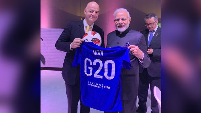 FIFA president gifted jersey to PM Narendra Modi