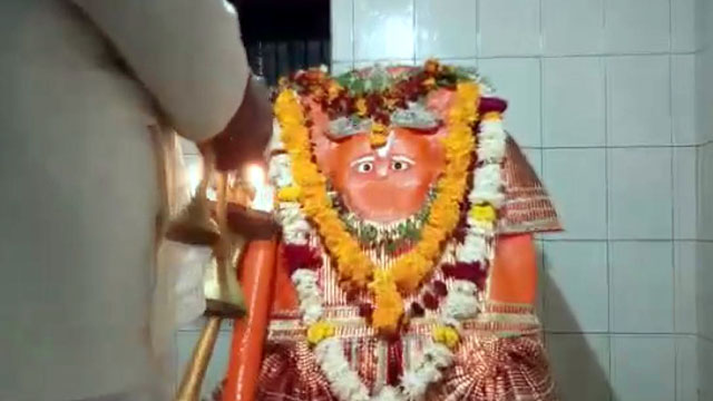 Full Hanuman Chalisa in English along with its meaning