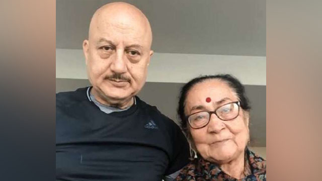 4 people Corona positive in Anupam Kher's family