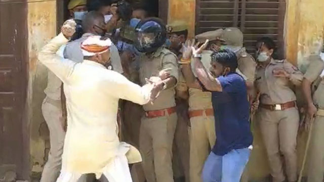 live fight in up