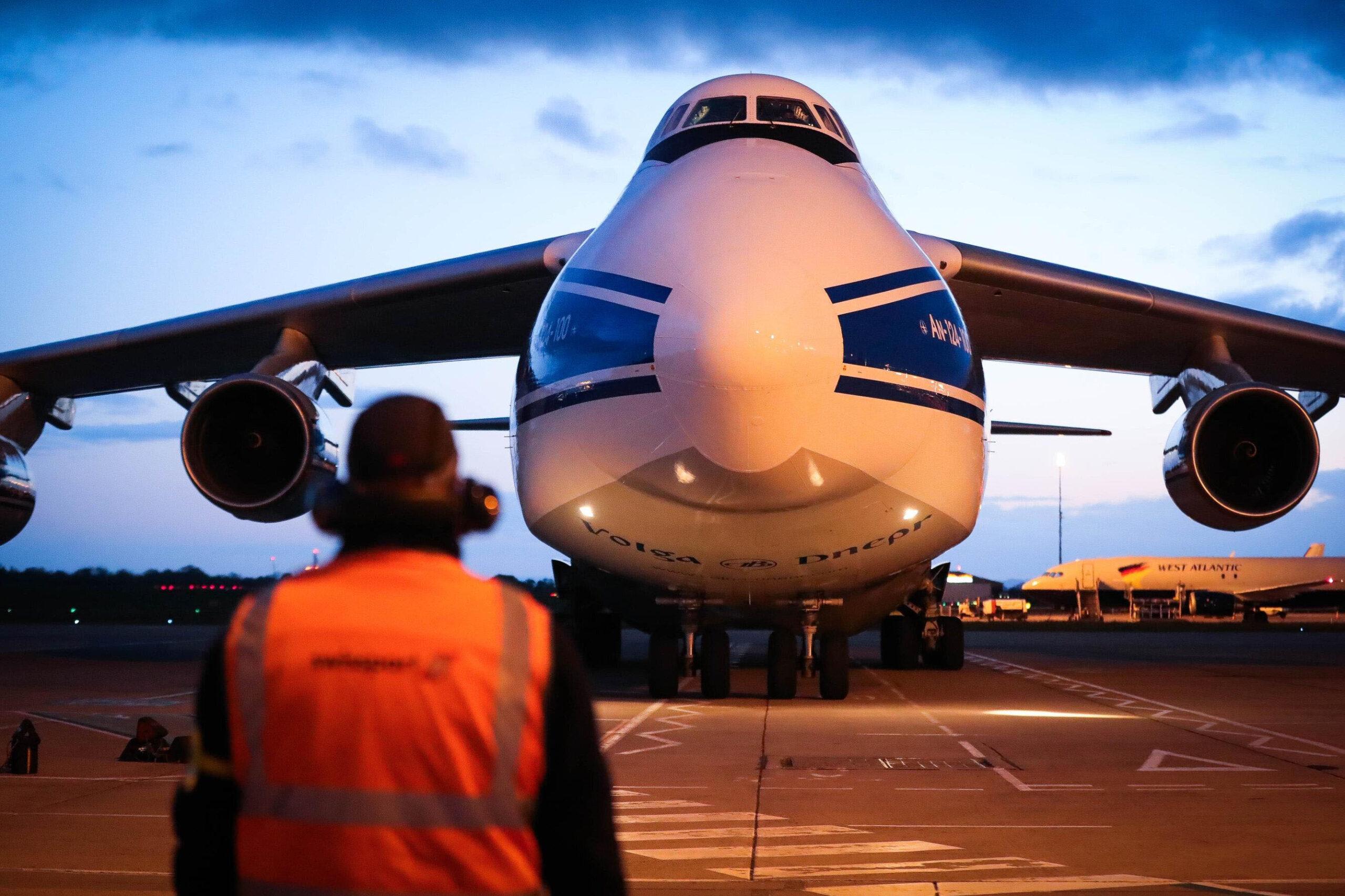 UK helping India : World's largest aircraft bringing 3 oxygen generators and 1000 ventilators