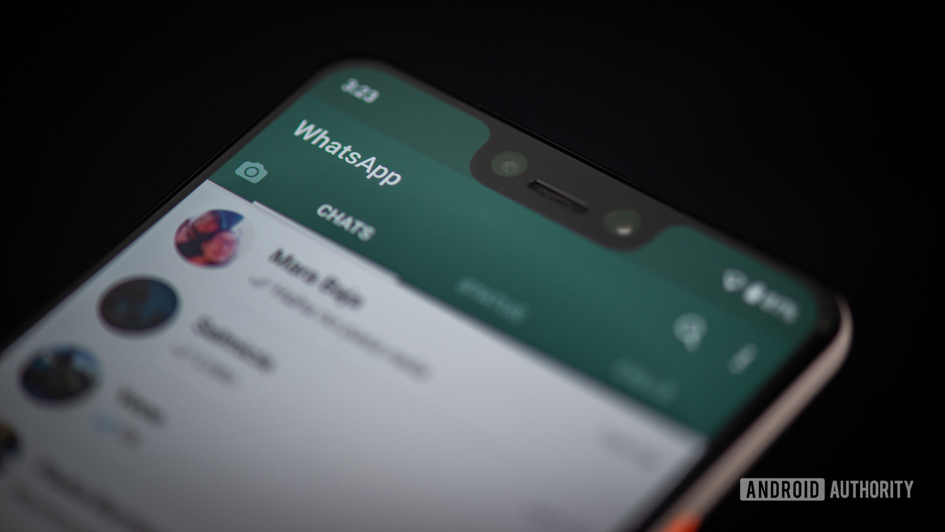This way you can hide personal chats on WhatsApp!, no need for third party app