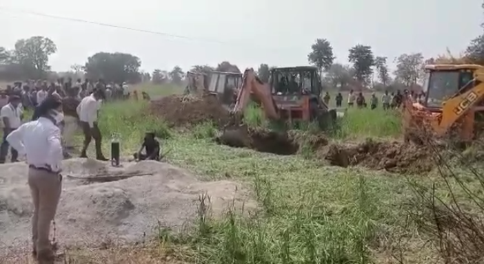 Big accident in Umaria, child fell in 60 feet deep borewell