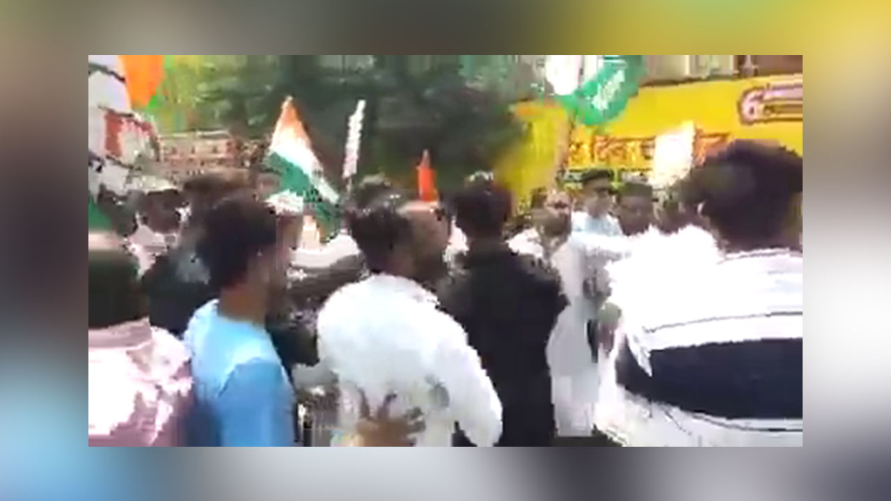 Indore Congress Viral Video Indore Congress workers clashed with each other, protesting against the government