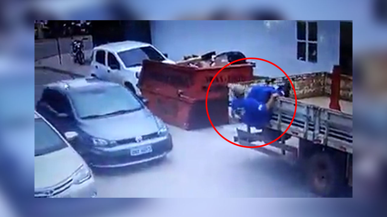 watch viral video of car driver who helped an worker was to just fall down from truck