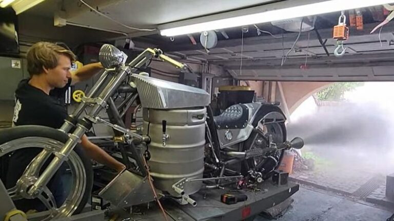 Beer Fuel Bike : बाइक के फ्यूल टैंक में बियर डालकर किया चालू! 240 प्रतिघंटे की स्पीड से दौड़ेगी