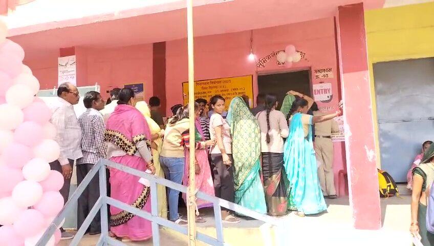 Voting continues for mp assembly elections in Amarwada